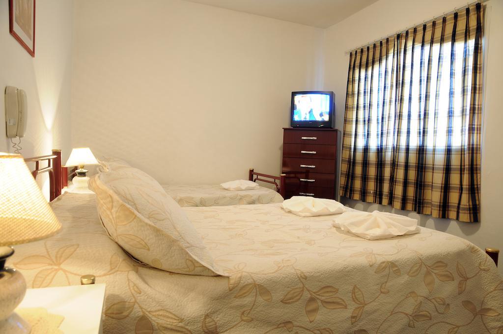 Hotel Salerno Villa Carlos Paz Szoba fotó